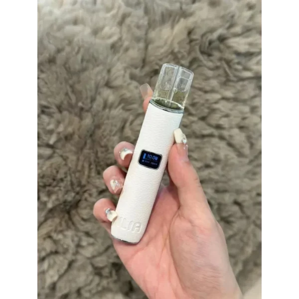 ILLA哩啞一代皮革主機-慕雪白-768x1024-800x800-1.webp 【哩亞】ILIA 哩亞皮革系列主機 兩段式調節 通用RELX、SP2、LANA、Candy等一代煙彈