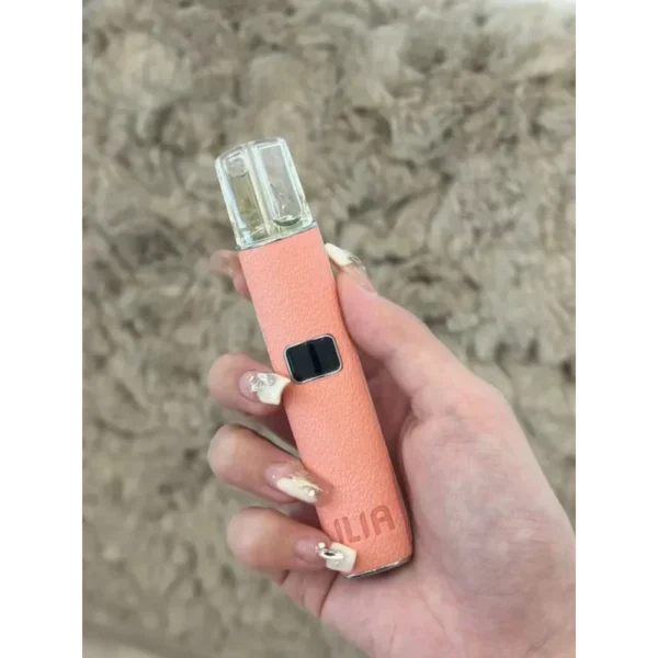 ILLA哩啞一代皮革主機-櫻花粉-768x1024-800x800-1.webp 電子菸漏油原因